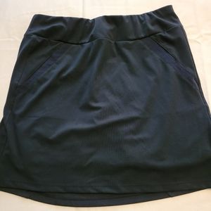 Tail White Label black pull on golf skort, size Medium